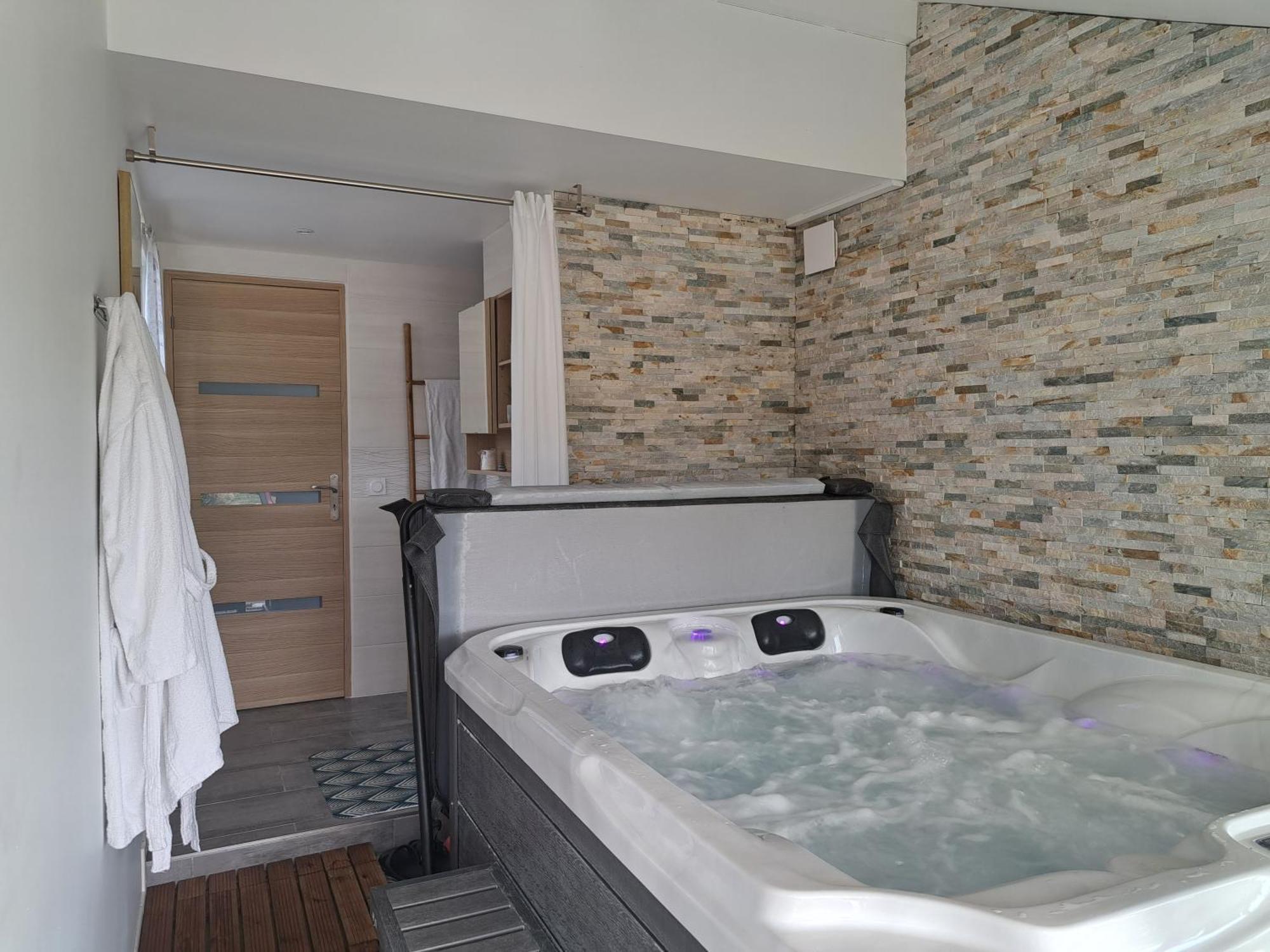 Adorelys Sejour Bien Etre - Spa Et Massage Saint-Cassien  Luaran gambar